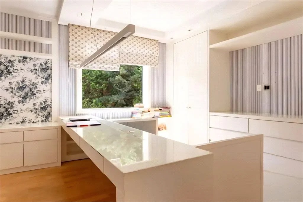Casa à venda com 4 suítes em Jardim Leonor, São Paulo, SP