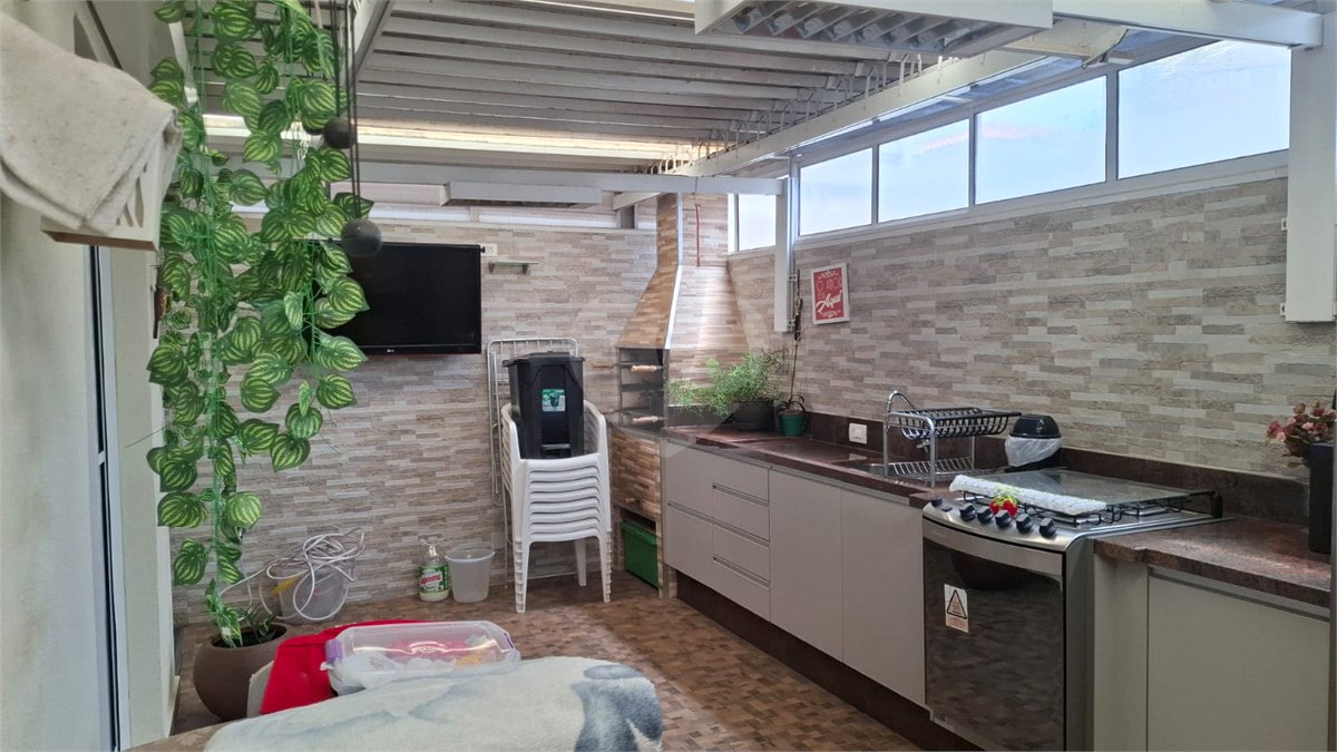 Casa à venda com 3 suítes no condomínio Villa das Flores, Mogi das Cruzes - SP