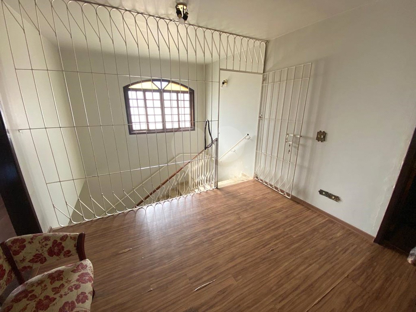 Casa à venda com 5 quartos, sendo 4 suítes, no condomínio Vilarejo Estoril, Mairiporã - SP
