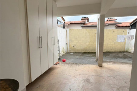 Casa à venda com 3 quartos, sendo 1 suíte, no condomínio New Village, Cotia - SP
