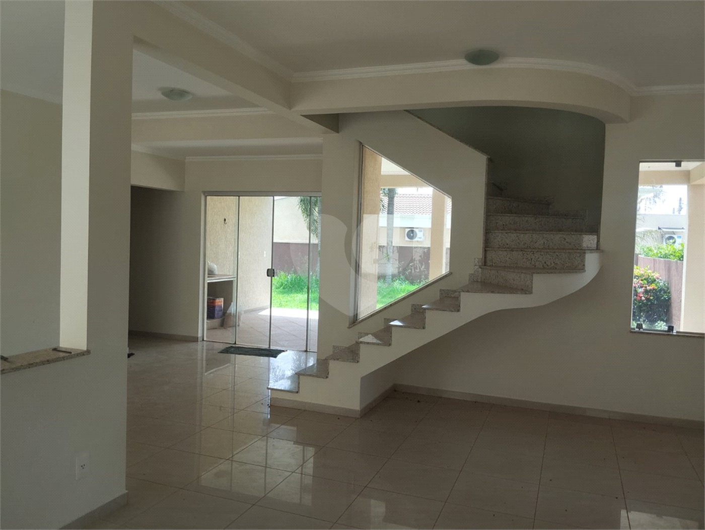 Sobrado à venda com 4 quartos, sendo 3 suítes, em Altos do Jaraguá, Araraquara, SP