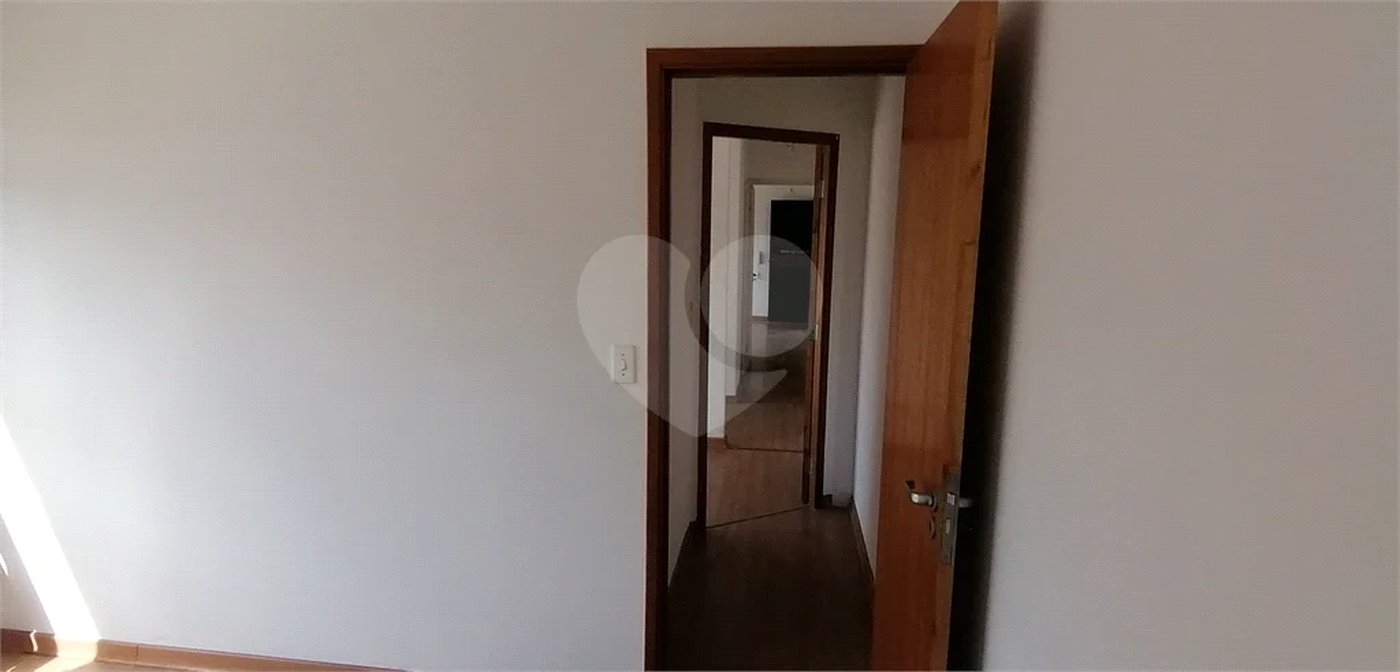 SALA COMERCIAL 55m2 Á VENDA NA VILA MARIANA (LADO DIREITO)