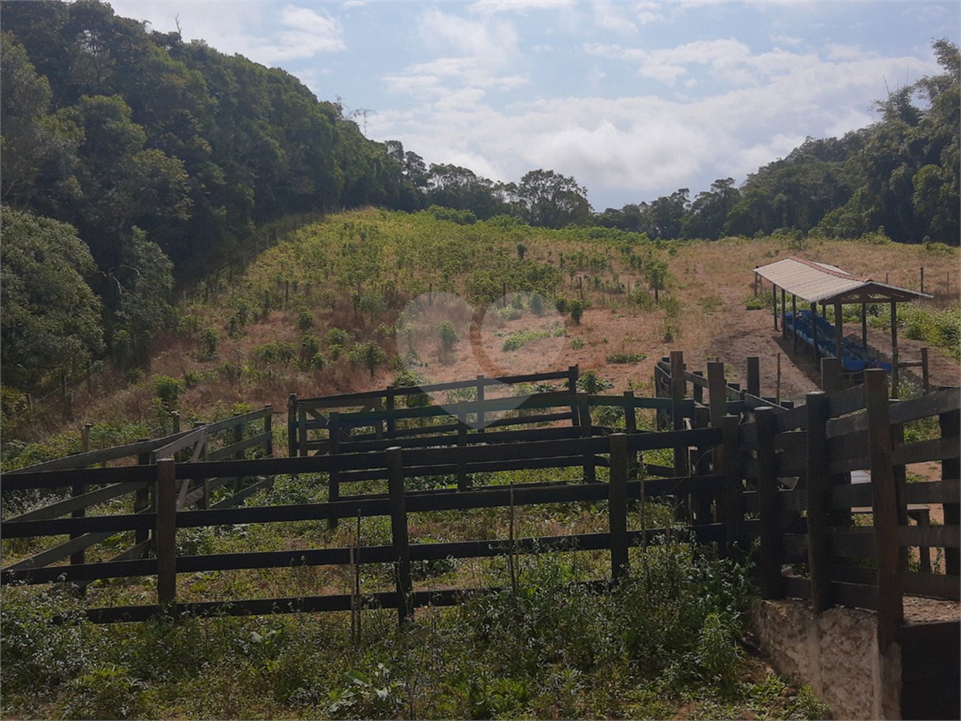 Sítio à venda com 5 quartos, sendo 1 suíte,  em Área Rural de Tapiraí, Tapiraí, SP