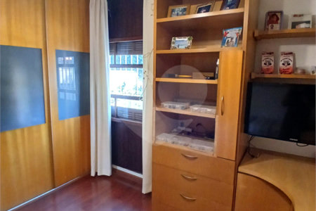 Sobrado à venda com 4 quartos, sendo 2 suítes, em Jardim Leonor, São Paulo, SP