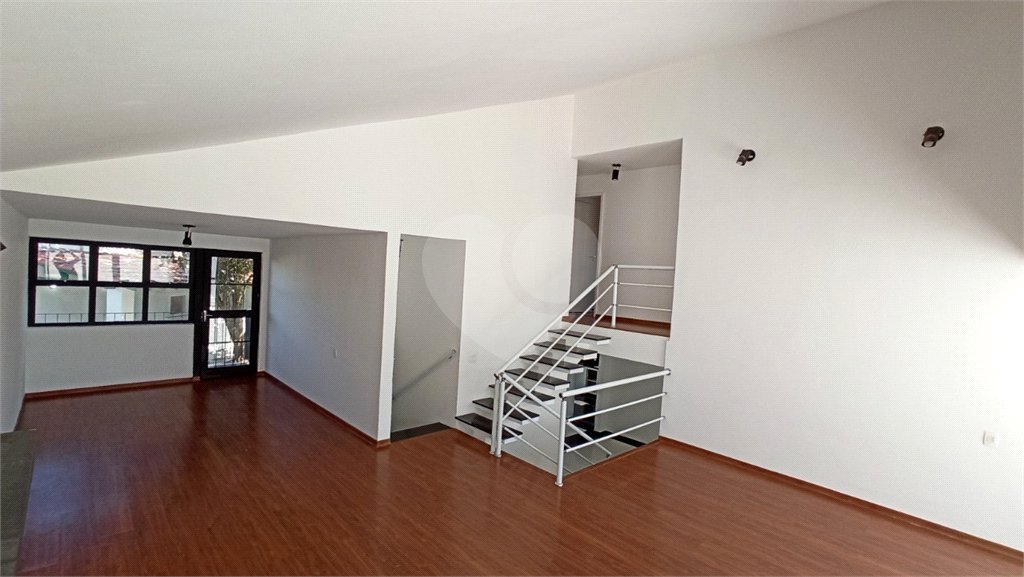 Sobrado para alugar com 3 quartos, sendo 1 suíte,  em Vila Oliveira, Mogi das Cruzes, SP