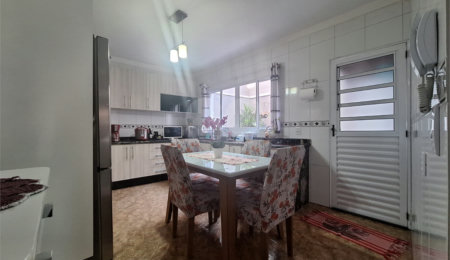 Sobrado à venda com 4 quartos, sendo 1 suíte,  em Vila São Geraldo, São Paulo, SP