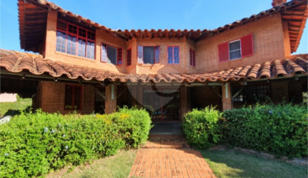 Casa Térrea à venda com 5 quartos, sendo 1 suíte,  em Chácara Flora Araraquara, Araraquara, SP