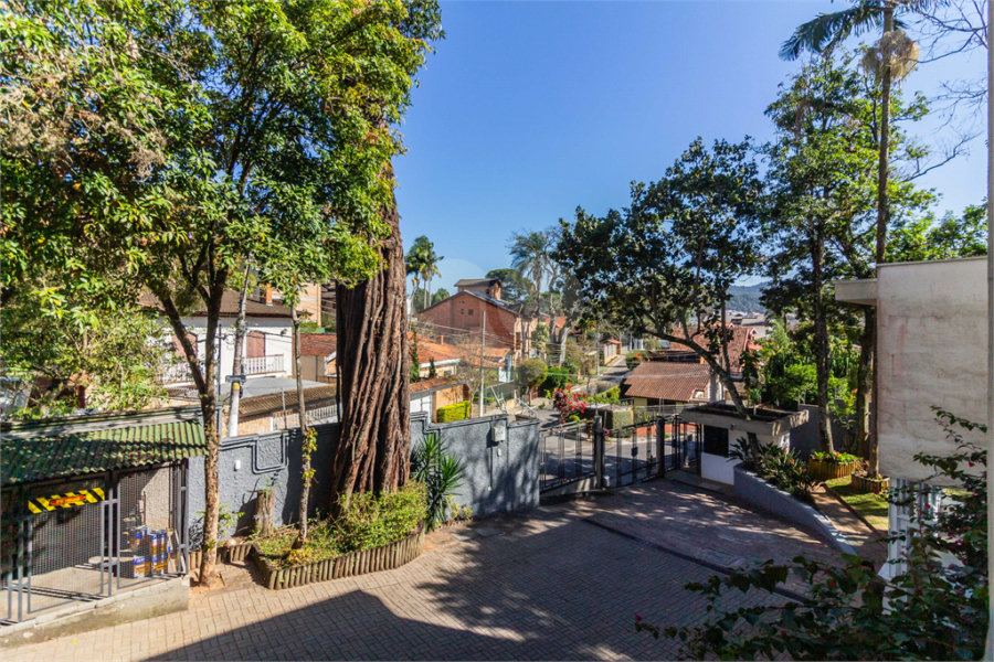 Casa à venda com 4 quartos, sendo 2 suítes, no condomínio Domus, São Paulo - SP