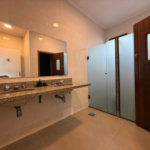 Apartamento Alto Padrão Frente Mar com 4 Dormitórios, 3 Suítes e 3 Vagas na Orla de Santos