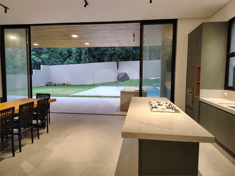 Casa à venda ou para alugar com 4 suítes no condomínio Panorama, Atibaia - SP