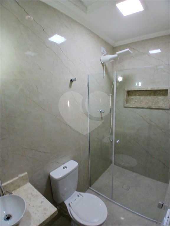 Casa à venda com 3 quartos, sendo 1 suíte,  no condomínio Res Saint Honoré, São Paulo - SP