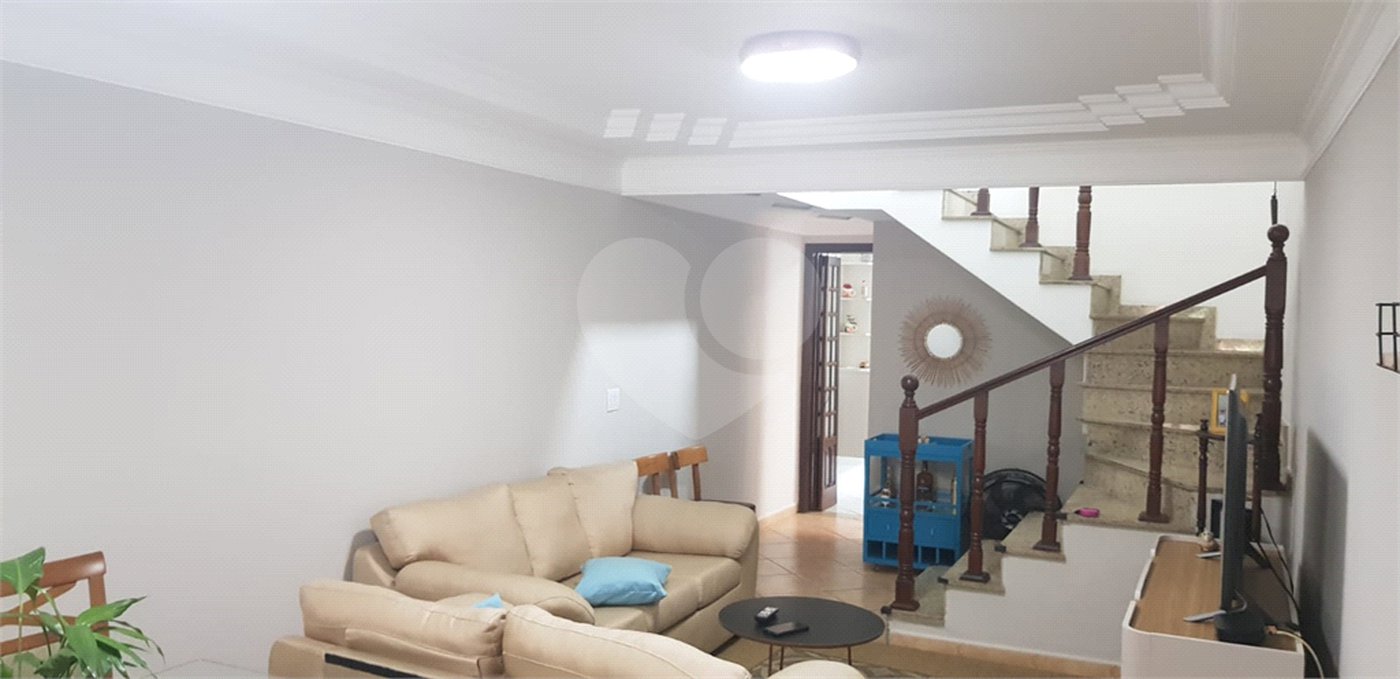 Sobrado à venda com 3 quartos, sendo 1 suíte, em Vila Vitório Mazzei, São Paulo, SP