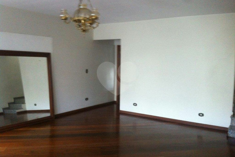 Sobrado à venda com 3 quartos, sendo 1 suíte,  em Vila Paulicéia, São Paulo, SP