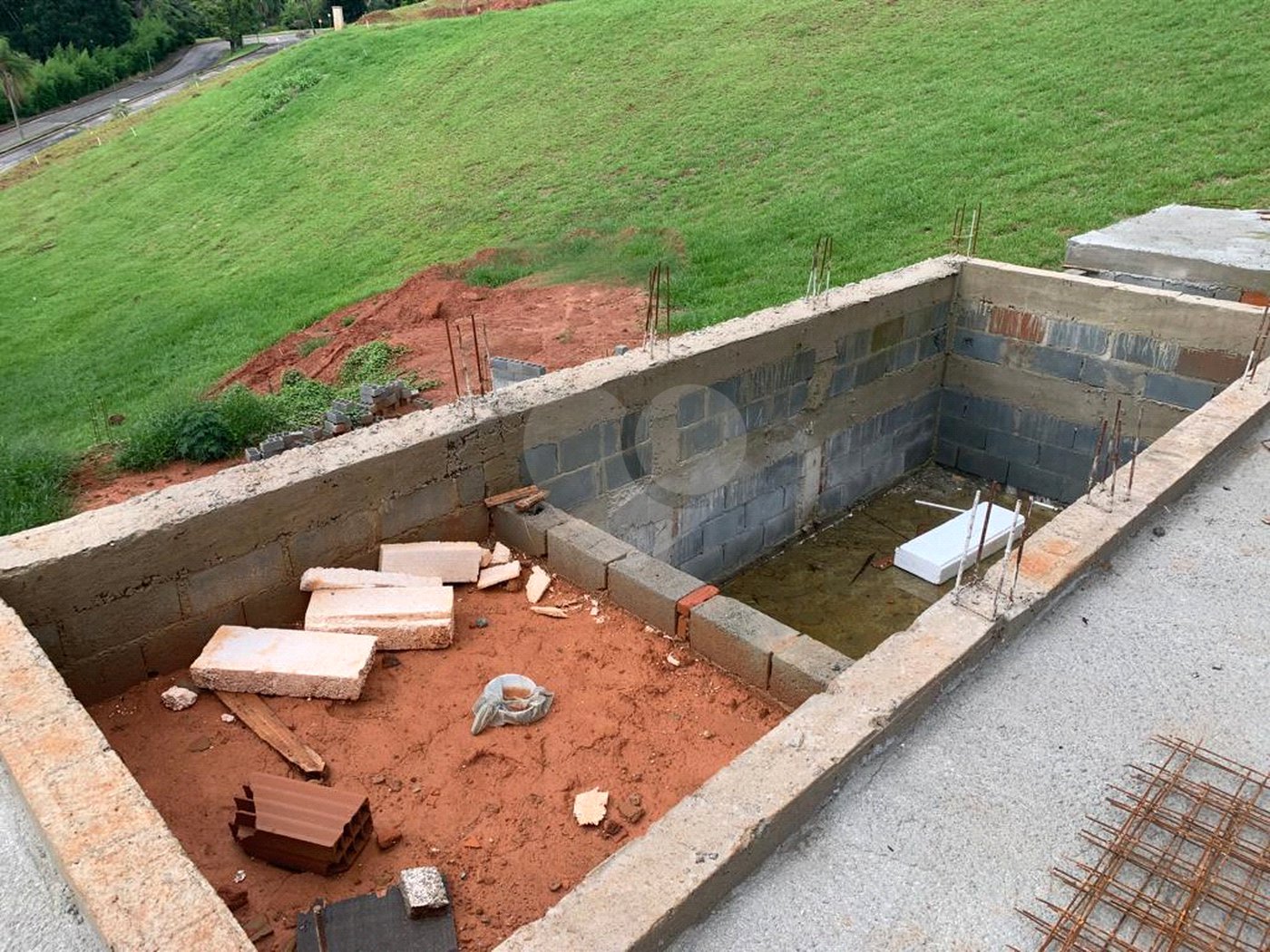 Terreno à venda com 4 quartos, sendo 5 suítes,  no condomínio Quintas da Boa Vista, Atibaia - SP