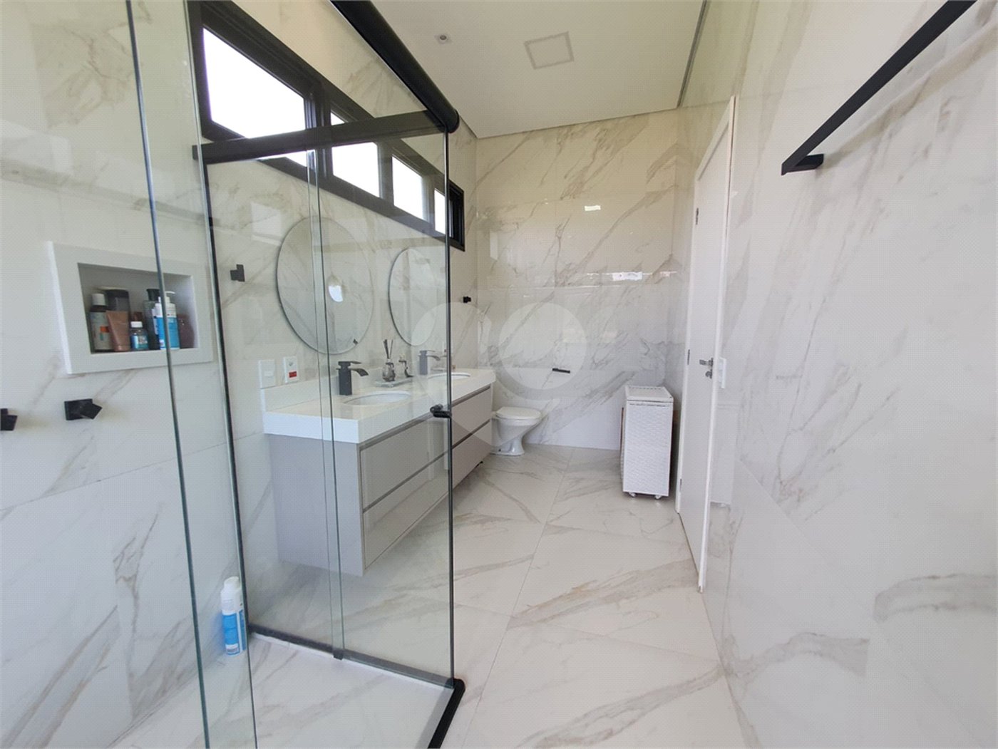 Casa à venda com 6 quartos, sendo 5 suítes, no condomínio Jardim Primavera, Louveira - SP