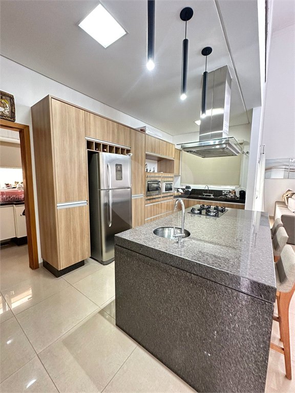 Sobrado à venda com 4 quartos, sendo 3 suítes, em Jardim Residencial Maggiore, Araraquara, SP