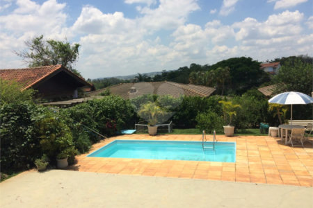 Casa à venda com 4 quartos, sendo 2 suítes, no condomínio Vinhas da Vista Alegre - Lado Sede, Vinhedo - SP