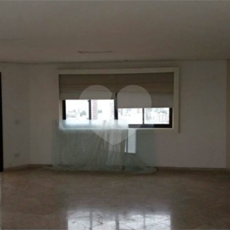 Cobertura duplex à venda na Mooca de 277m² com 3 dormitórios, 1 suíte e 3 vagas.