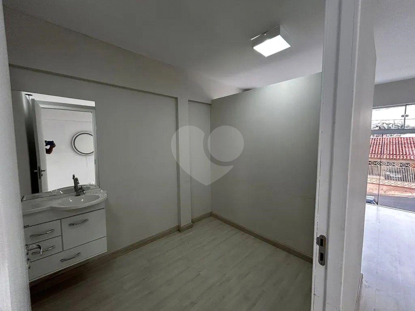 Prédio comercial á venda, com 88m2, em São Carlos-SP.