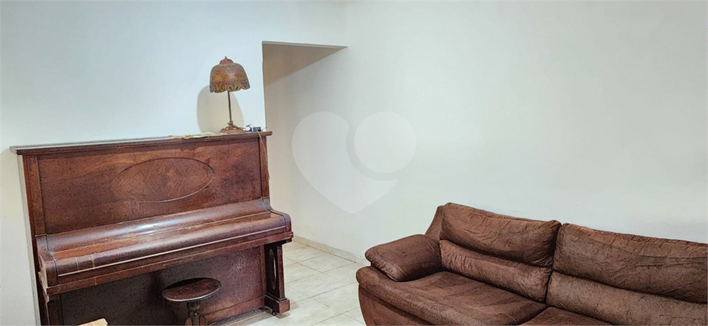 Casa térrea com duas edículas para venda - Saúde, SP.