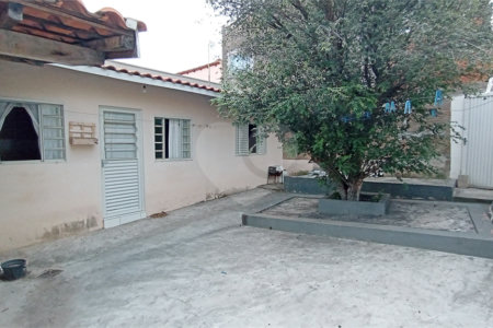 Casa à venda com 3 quartos, sendo 1 suíte,  no Centro, Vinhedo, SP