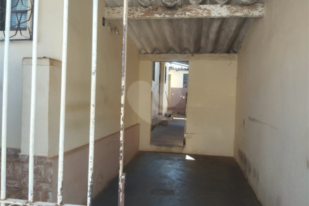 Casa à venda com 2 quartos no Centro, Araraquara, SP