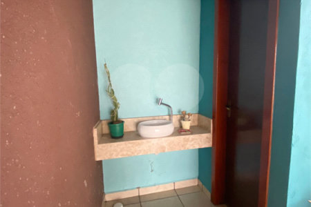 Casa Térrea à venda com 4 quartos, sendo 1 suíte,  em Vila Oliveira, Mogi das Cruzes, SP