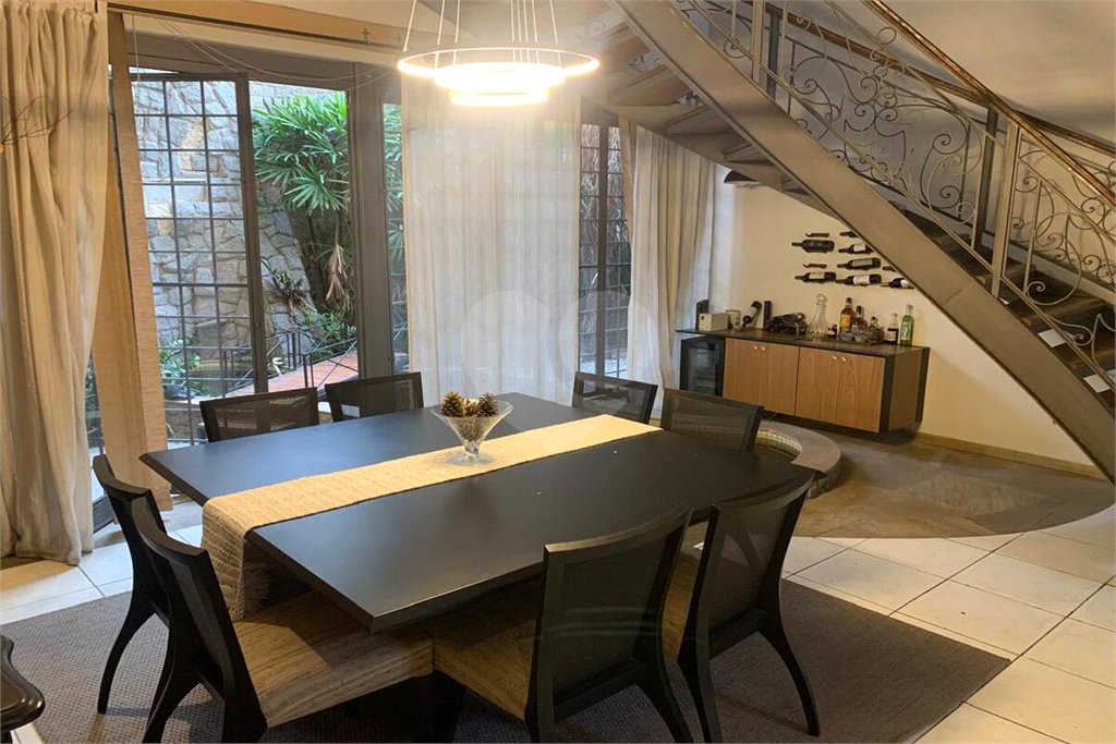 Casa à venda com 4 quartos, sendo 3 suítes, no condomínio Mirante da Barra, Rio de Janeiro - RJ