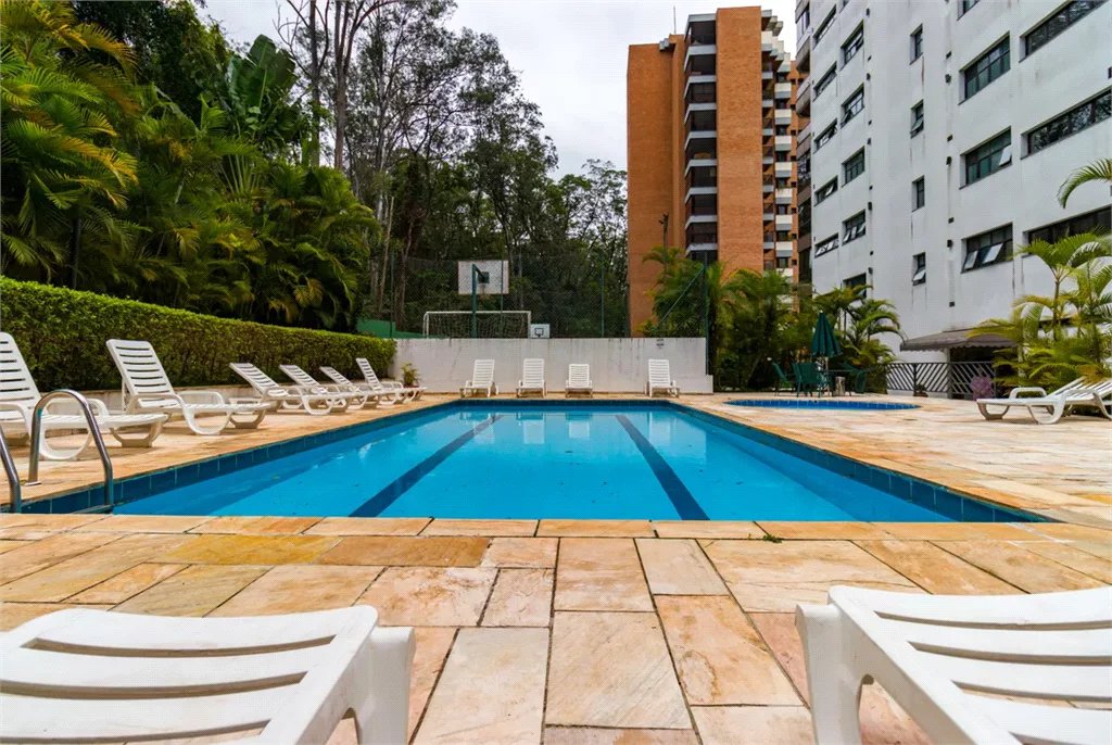 Apartamento à venda com 3 quartos, sendo 1 suíte,  em Vila Andrade, São Paulo, SP