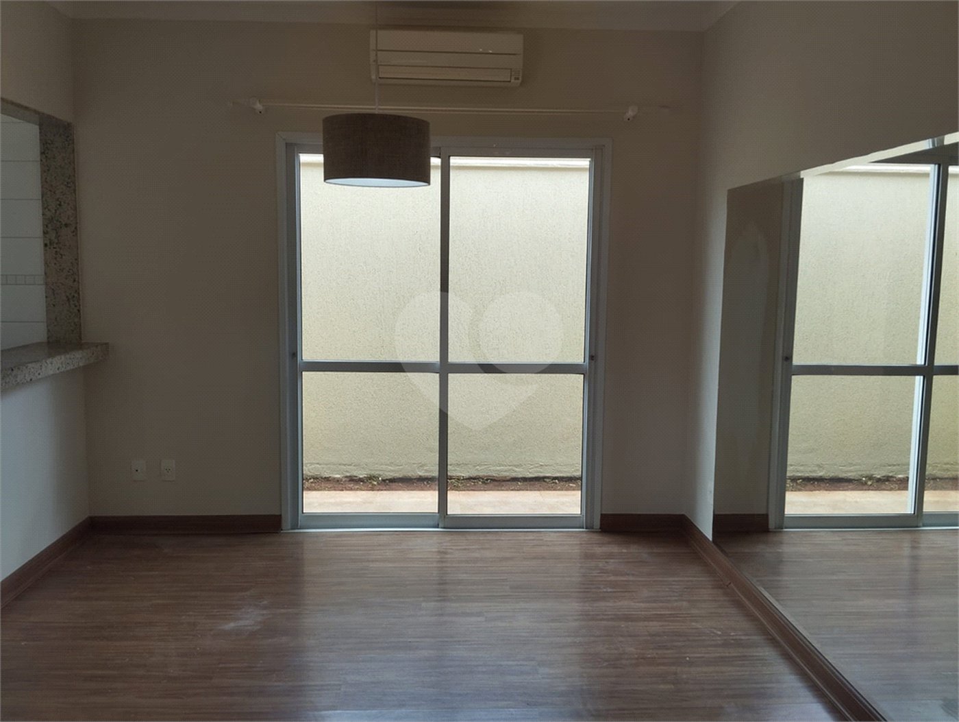 Casa à venda com 3 quartos, sendo 1 suíte,  no condomínio Vila Aracoara, Araraquara - SP