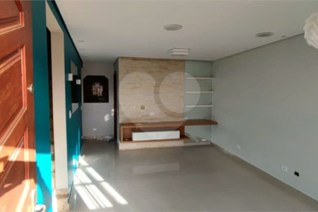 Casa à venda com 3 quartos, sendo 1 suíte, no condomínio Residencial Gabriela, São Paulo - SP