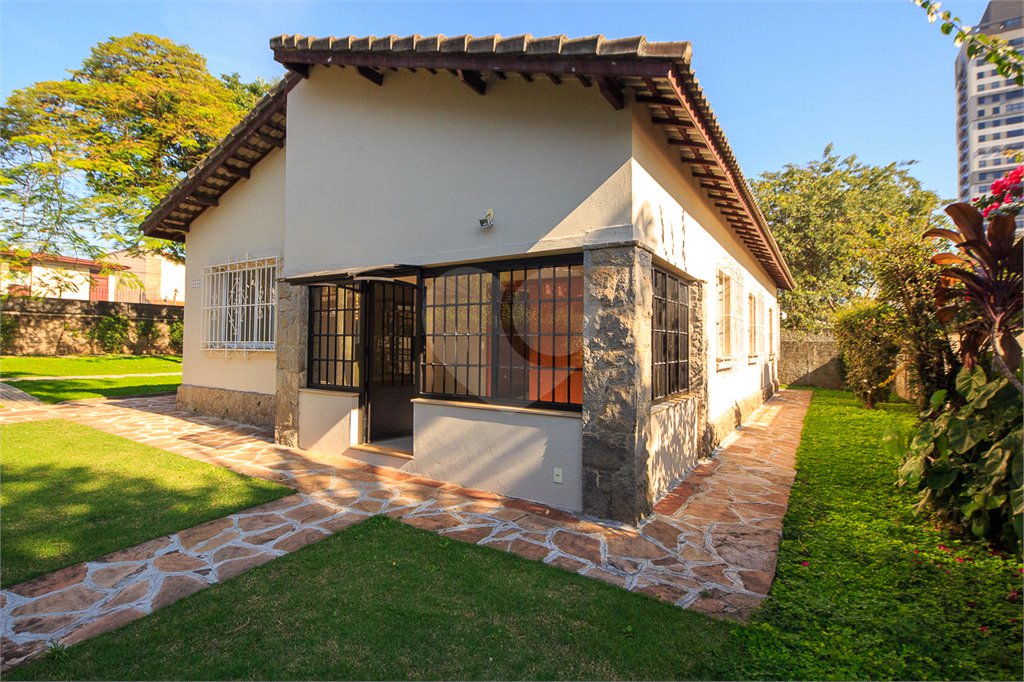 Casa Térrea à venda com 3 quartos, sendo 1 suíte, em Alto da Boa Vista, São Paulo, SP