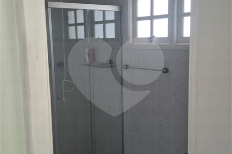 Casa à venda com 4 quartos, sendo 3 suítes, no condomínio Chácara das Rosas, São Paulo - SP