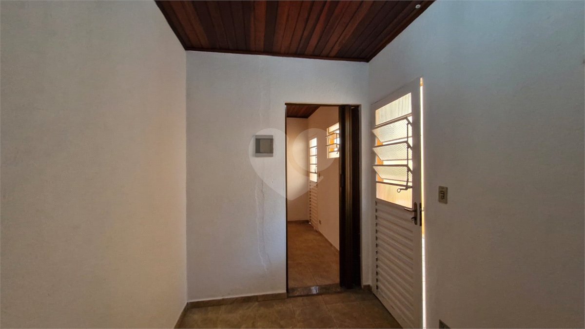 Casa para alugar com 3 quartos, sendo 1 suíte, no condomínio Santa Mônica, Atibaia - SP