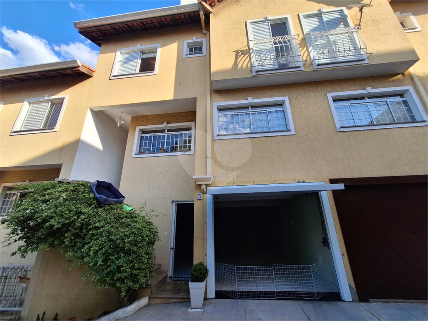 Casa à venda com 3 quartos, sendo 1 suíte, no condomínio Villaggio Tronchim, São Paulo - SP