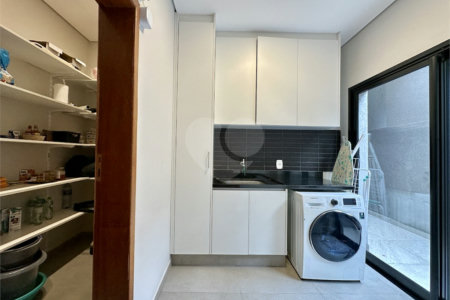 Casa à venda com 3 suítes no condomínio Reserva Santa Maria, Jandira - SP