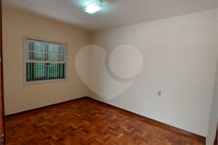Sobrado à venda com 3 quartos em Vila Gumercindo, São Paulo, SP
