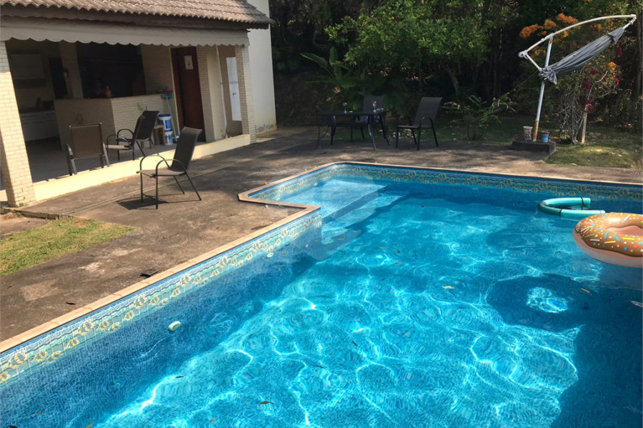 Casa à venda com 4 quartos, sendo 2 suítes, no condomínio Cinco Lagos, Mairiporã - SP