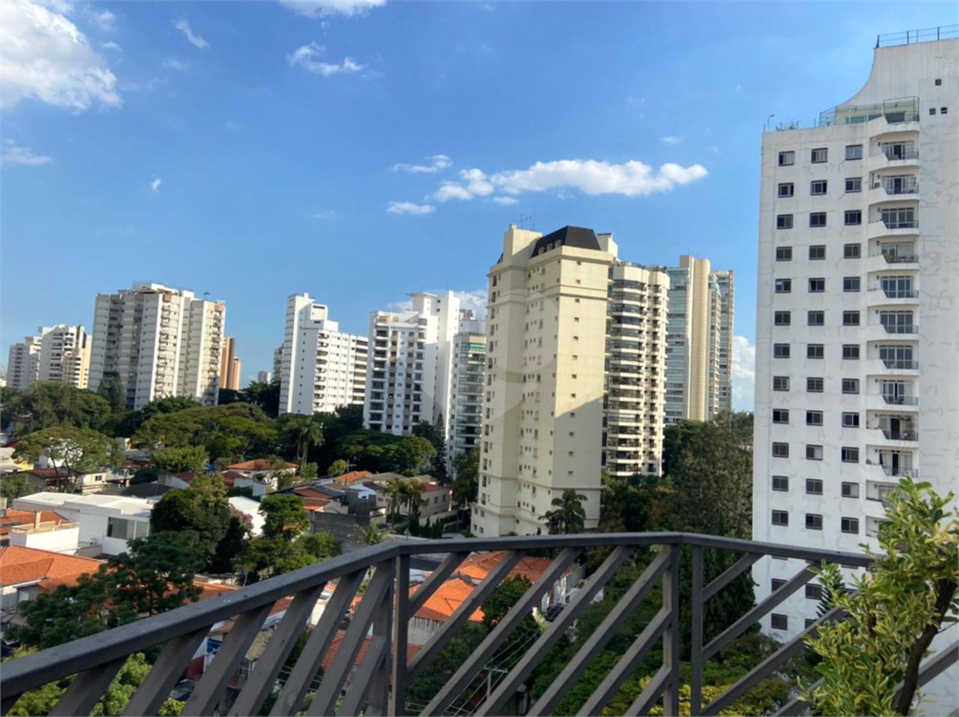 Apartamento à venda com 4 quartos, sendo 1 suíte, em Campo Belo, São Paulo, SP