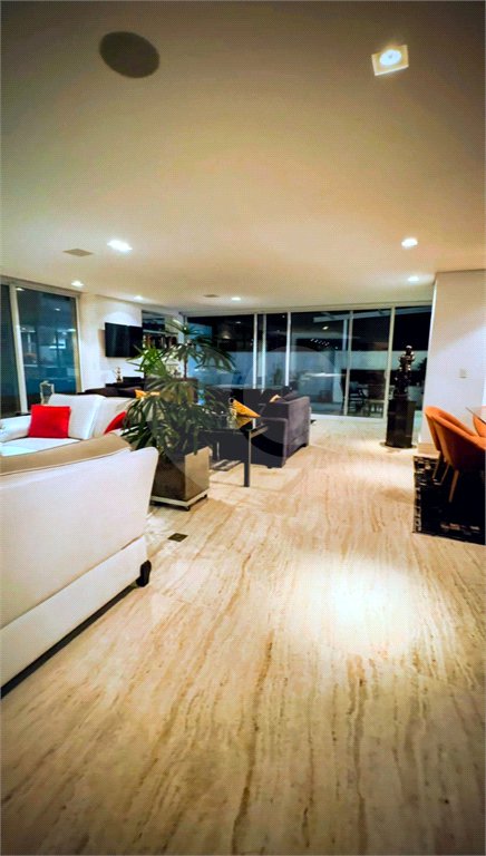 Casa à venda com 4 suítes no condomínio Villaggio Houda, São Paulo - SP