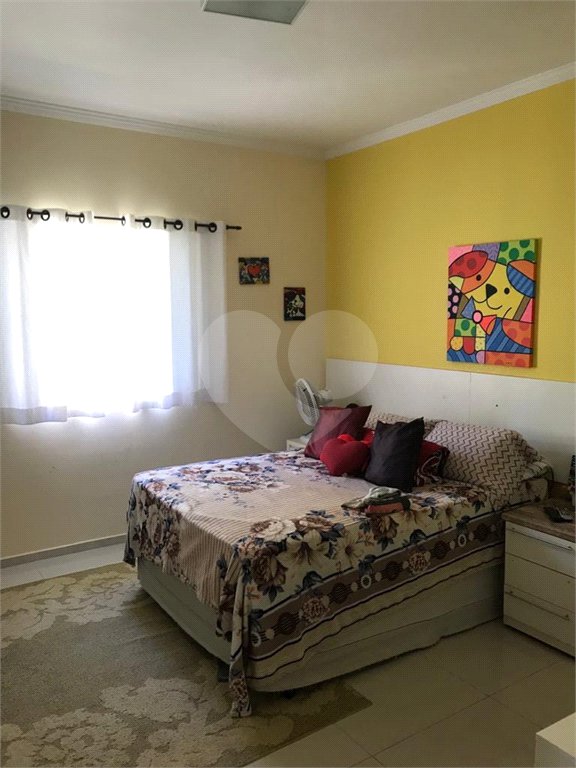 Casa à venda com 4 quartos, sendo 3 suítes, no condomínio Serra da Estrela, Atibaia - SP