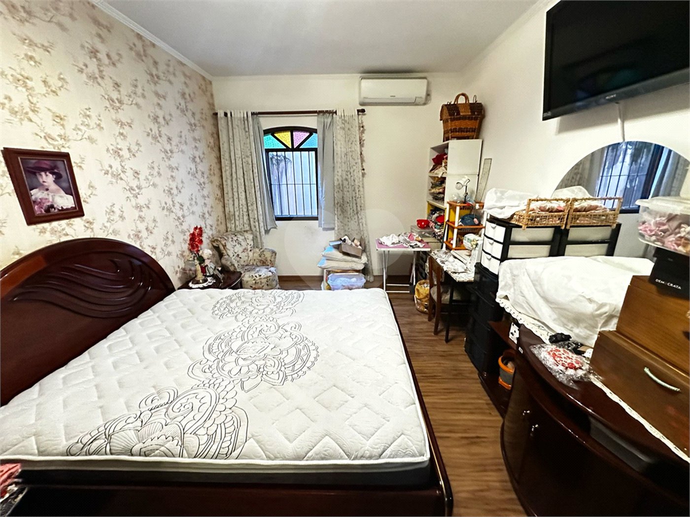 Sobrado à venda com 4 quartos, sendo 2 suítes, em Vila Júlia, Poá, SP