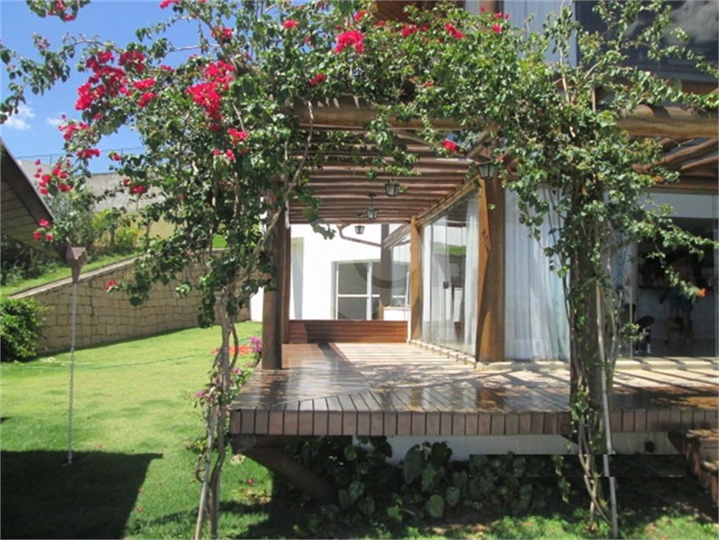 Casa à venda com 6 suítes no condomínio Jardim Primavera, Louveira - SP