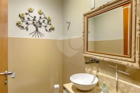 Casa à venda com 4 quartos, sendo 2 suítes,  em Granja Viana, Cotia, SP