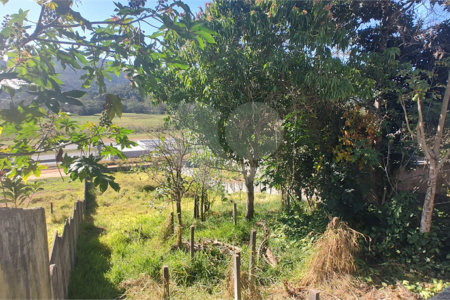 Chácara à venda com 3 quartos, sendo 1 suíte, no Centro, Nazaré Paulista, SP