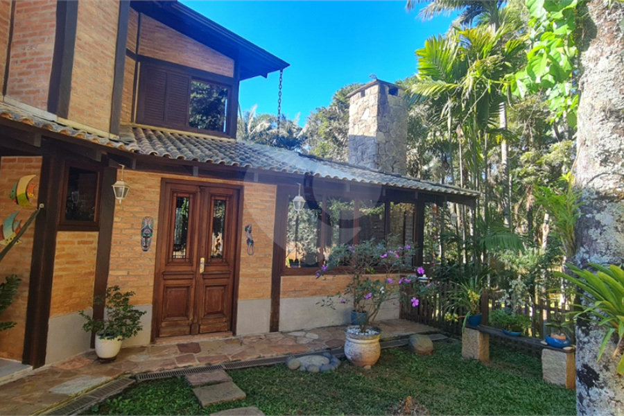 Casa à venda com 4 suítes em Serra da Cantareira, Mairiporã, SP