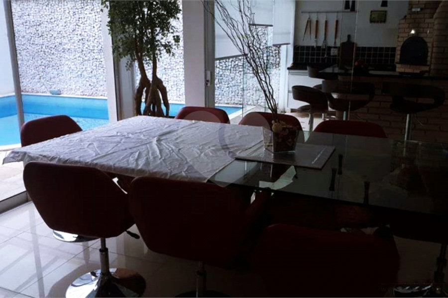 Casa à venda com 4 quartos, sendo 2 suítes, no condomínio Cond Residencial Villagio da Serra, São Paulo - SP