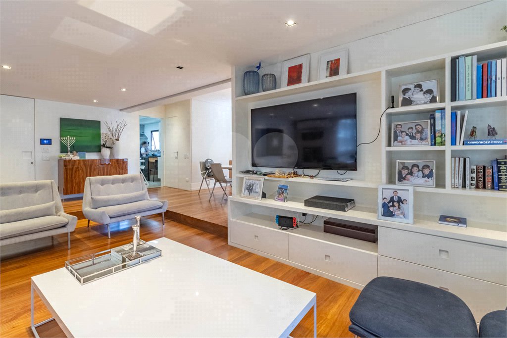 Apartamento à venda com 4 quartos, sendo 3 suítes, em Santa Cecília, São Paulo, SP