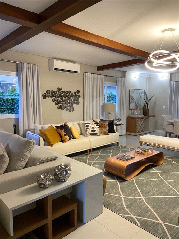 Casa à venda com 4 suítes no condomínio Marambaia, Vinhedo - SP