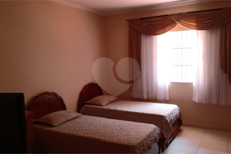 Casa à venda com 4 quartos, sendo 2 suítes,  em Jardim Terezópolis, Guarulhos, SP